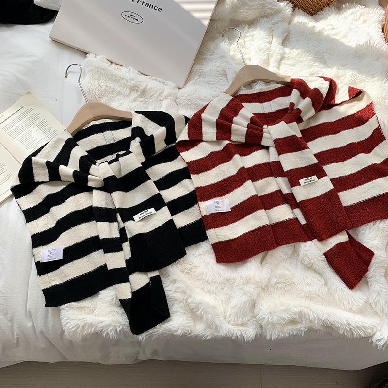 Shallo de punto de alta sensación de otoño y invierno 2025 nuevo estilo de sala de aire acondicionado de punto pequeño hombro de hombro exterior con chal cálido al por mayor