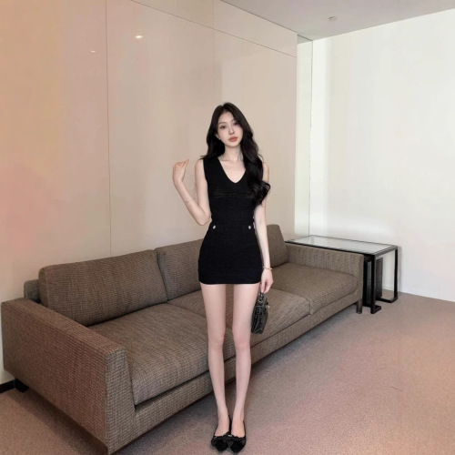 CHIYOU Simple and Exquisite Texture V-Neck Small Perfume Texture Body-Con Knit Dress