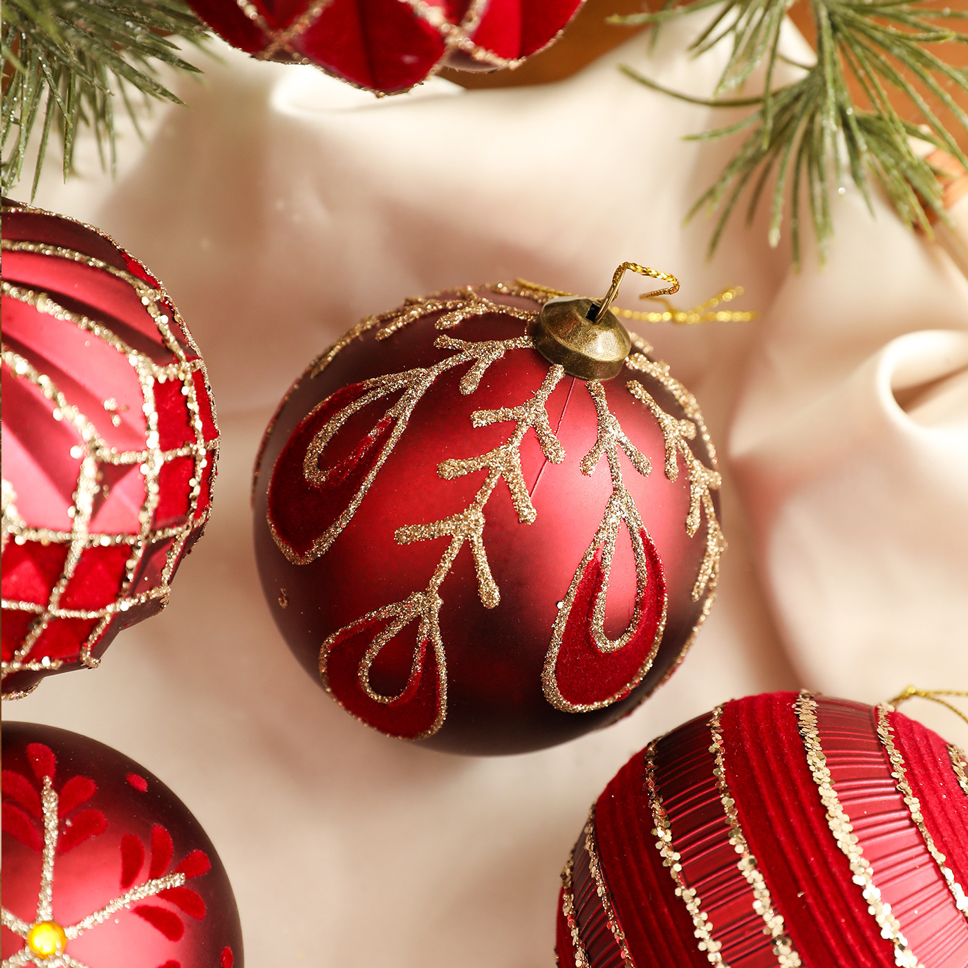 8CM rojo mate de alta calidad bola adhesiva polvo de oro galvanizado bola de decoración de árbol de Navidad colgante decoración colgante bola colgante image 4