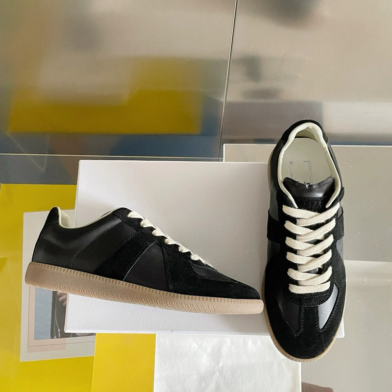 In-Stock M6 Retro German Training Shoes for Men and Women, New Model with Genuine Leather Patchwork, Flat Casual Sports Sneakers, Lace-Up Couple Shoes In-Stock M6 Retro German Training Shoes for Men and Women, New Model with Genuine Leather Patchwork, Flat Casual Sports Sneakers, Lace-Up Couple Shoes