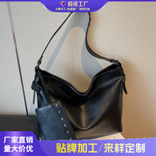 跨境通勤休闲百搭2026大容量复古托特包潮流单肩包软面简约洋气包