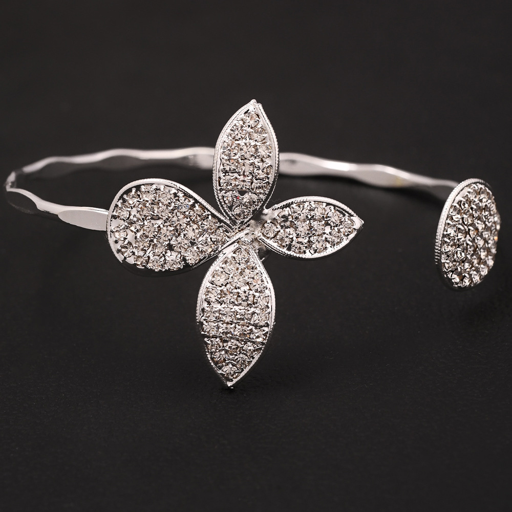 Nuevo cross-border pulsera de hojas de moda brillante de diamante de diamante de diamante accesorios de temperamento Bracelet mujer