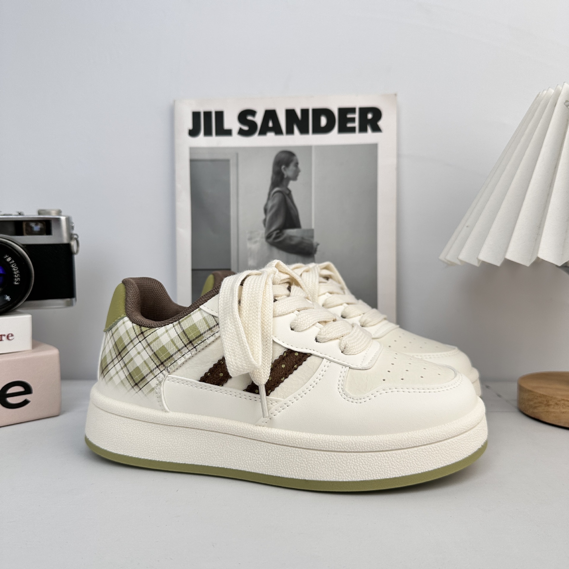 Zapatos casuales Yuanbo estudiantes 2025 nuevo diseño de nicho de estilo explosivo con suela gruesa de zapatos de skate