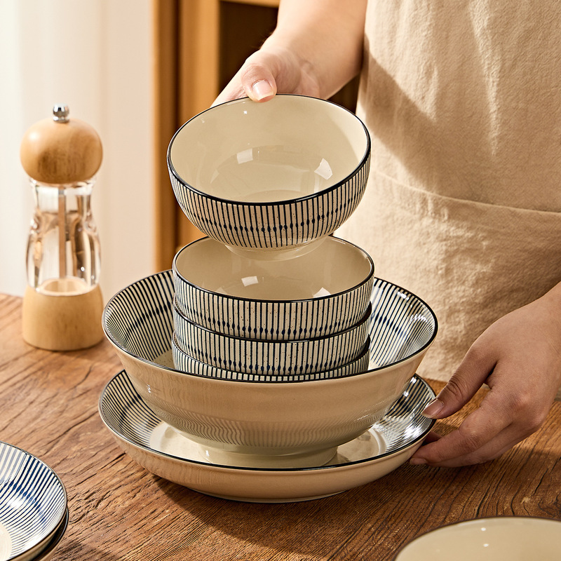 New Japanese-style ceramic tableware set, vintage home-use bowls and plates, underglaze color, high aesthetic value, rice bowls, soup bowls, ramen bowls