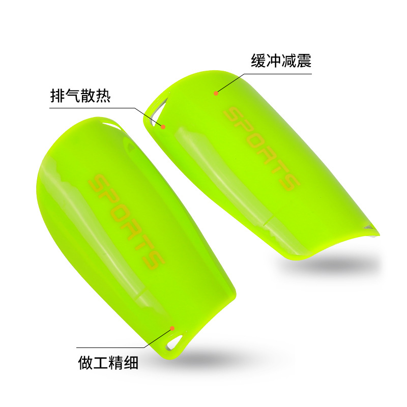 Venta al por mayor adulto fútbol pierna guardia deportes pierna guardia duro PVC engrosada insertar guardia de los niños equipo de protección pie guardia