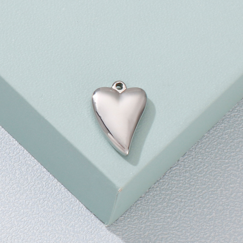 1 Piece Quantity 304 Stainless Steel Material 1 Piece Stainless Steel 18K Gold Plated Heart Shape Polished Pendant