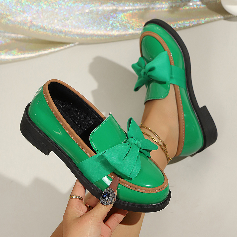2026 new collection of women’s shoes for export: patent leather bow loafers, thick-soled slip-on shoes, versatile British-style flats 2026 new collection of women’s shoes for export: patent leather bow loafers, thick-soled slip-on shoes, versatile British-style flats