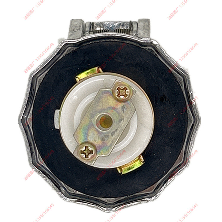 Applicable to Isuzu Truck Qingling 100P600P Jiangling Shunda Kaiyun Kairui Era Hexagon Lock Fuel Tank Cap