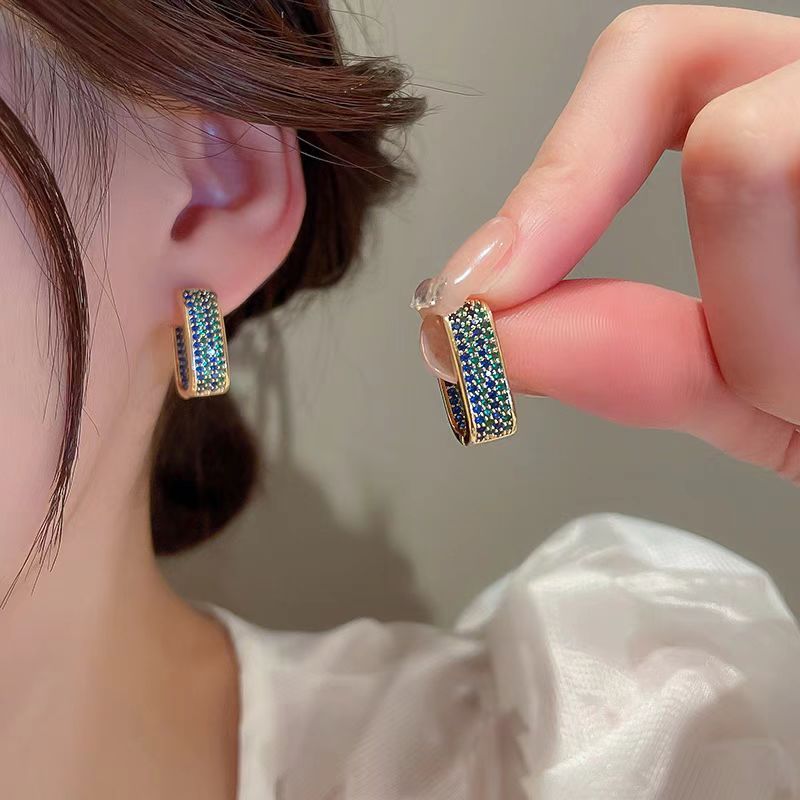 Pointed titanium steel lip stud product view