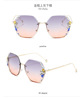 2022 new fashion inlaid diamond cutting edge Women's sunglasses Ins windless women's sunglasses manufacturers spot