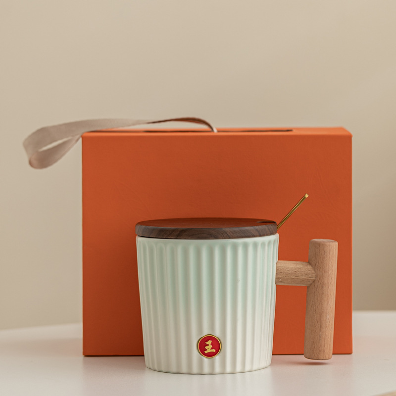 Taza de apellido Taza de agua Taza de cerámica Taza de marca Taza de café Regalo de mano mayorista Nombre de talla LOGO