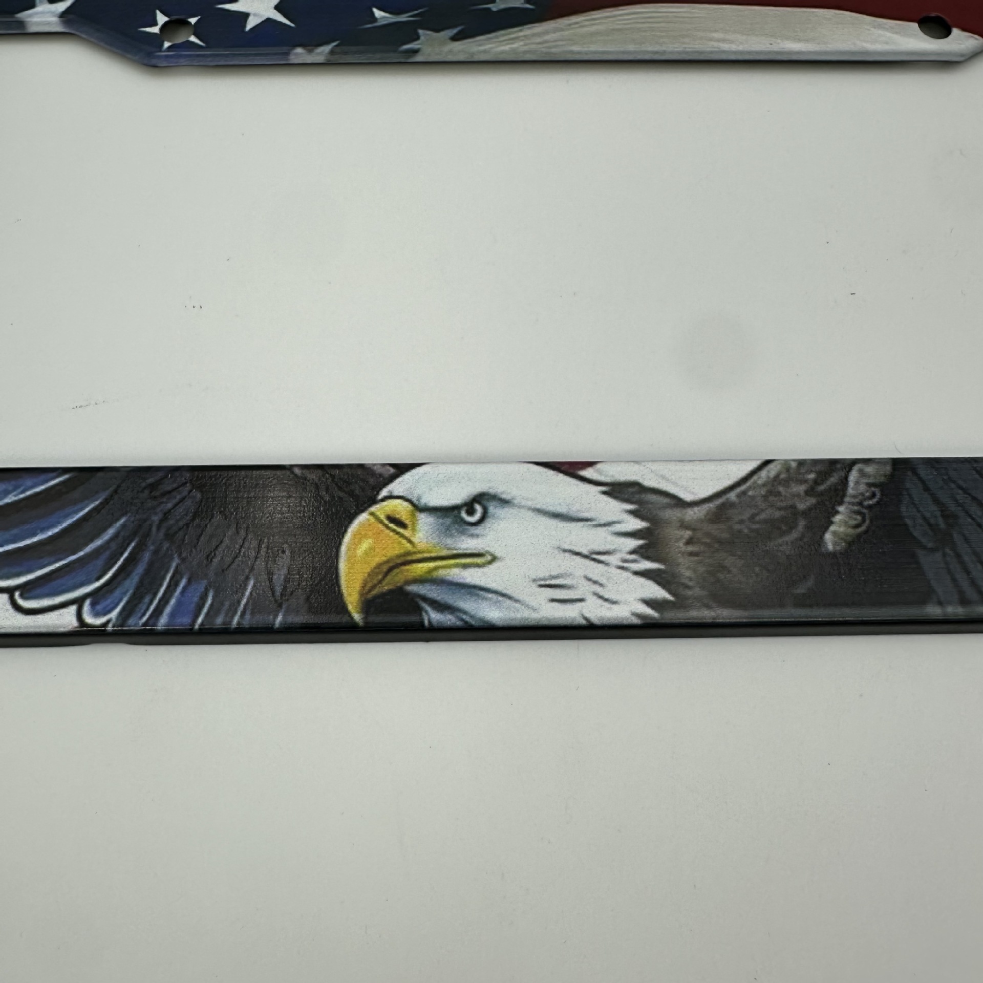 American Standard Aluminum Alloy License Plate Frame with Personalized Flying Eagle Full-Print Design, Thickened and Anti-Detachment, Export License Plate Holder, Customizable