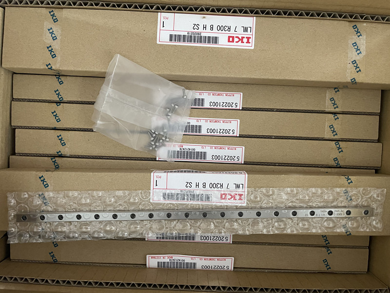 IKO精密直线导轨+滑块LWL7R300BHS2 LWL9R800BCSHS2 LWL5R200BHS2