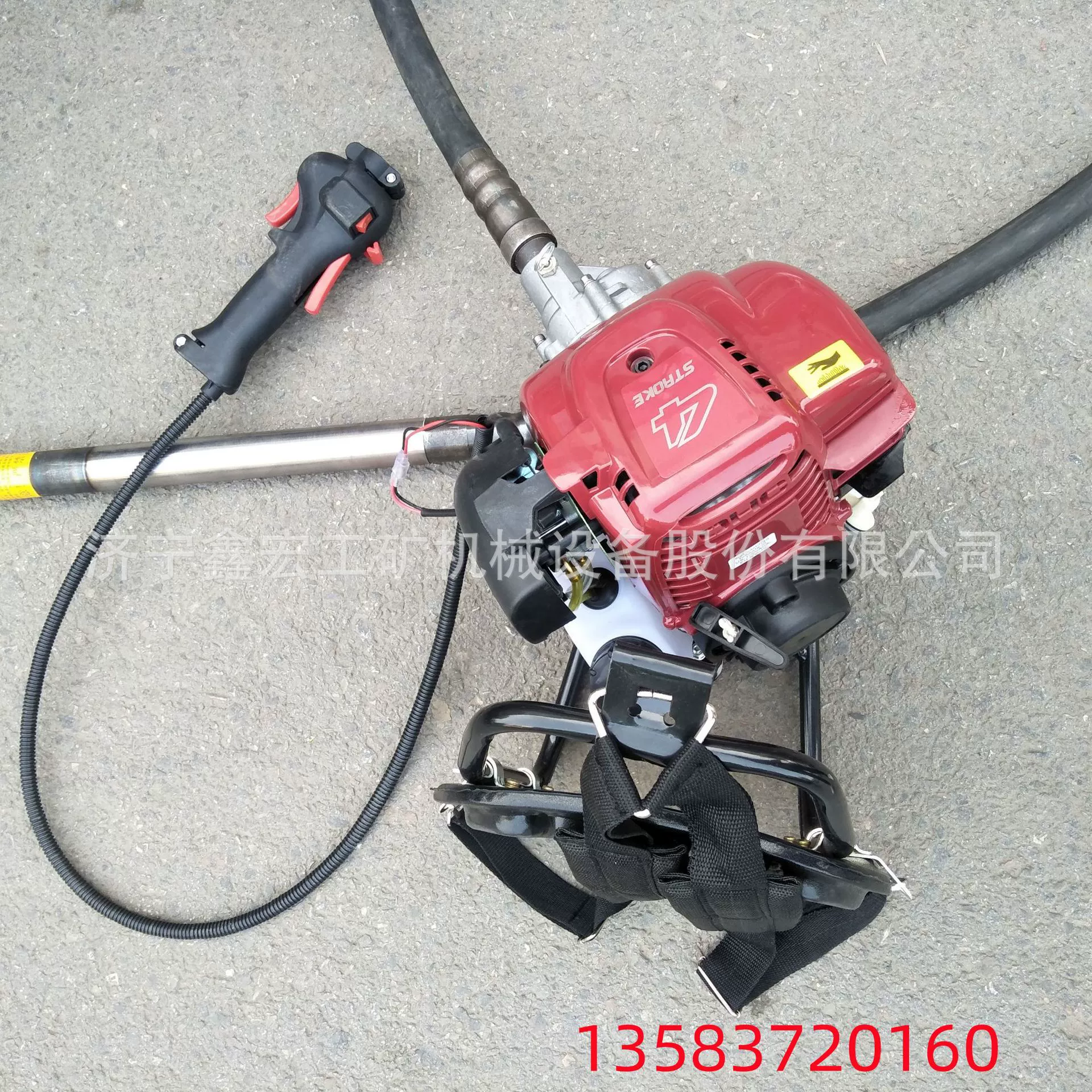 Вибрационный стержень бензинового двигателя может быть оснащен вибрационным стержнем 3 M Rod с заземленной балкой, плечом и спинкой, бетонным вибрационным стержнем