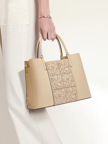 高级感真皮女包新款刺绣国风中年女包妈妈款大容量手提斜挎包