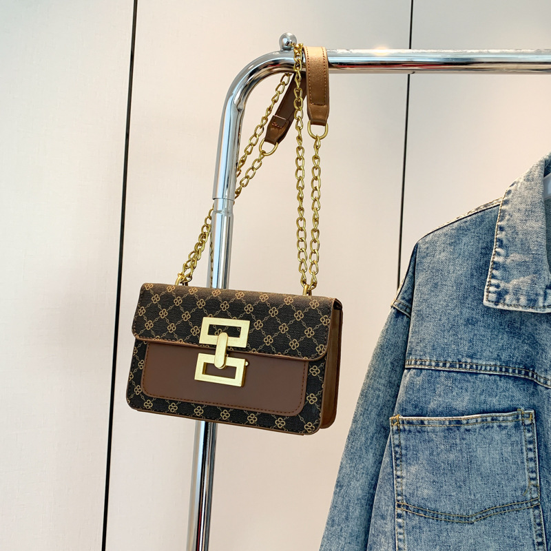 Bolsos de diseño de nicho de alto nivel para mujeres 2024 nueva moda cadena bolso de hombro universal bolso de mochila de estilo extranjero