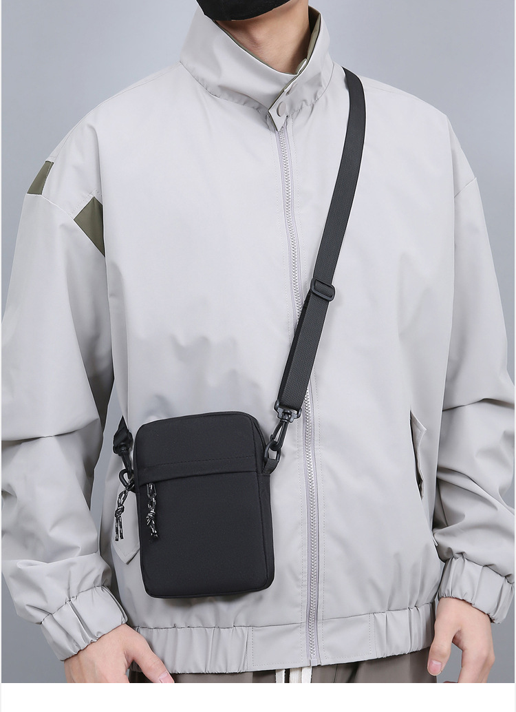 Men's Solid Color Oxford Cloth Zipper Crossbody Bag display picture 2