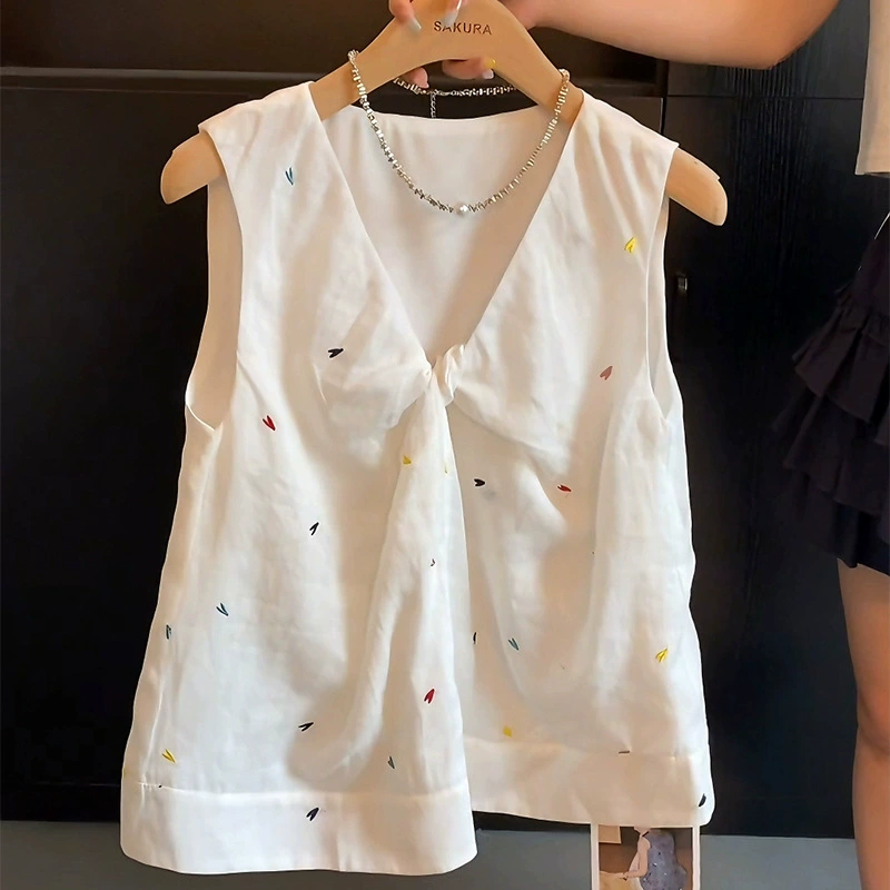Корейский милый стильный жилет без рукавов с вышивкой в ​​виде сердца и v-образным вырезом для женщин, летний дизайн, нишевый шикарный трендовый топ