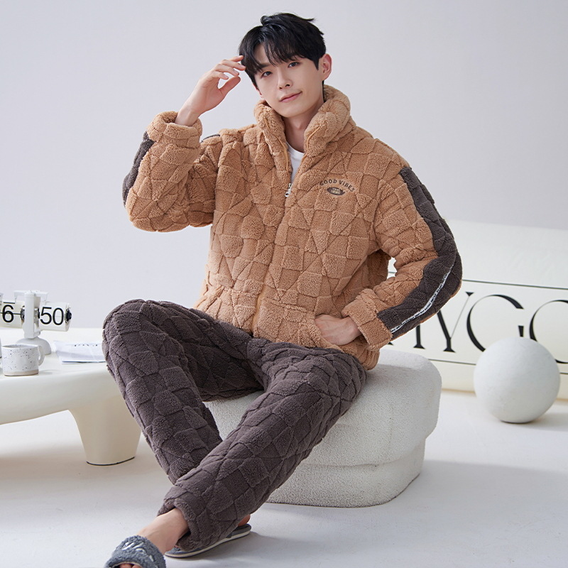 Pijamas de hombre de invierno de los hombres de lana de coral de tres capas acolchado forrado de lana engrosada Otoño e Invierno guapo homewear invierno