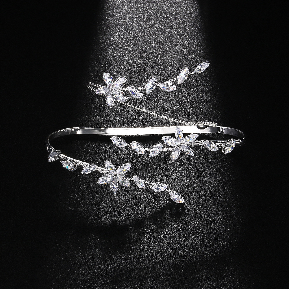 Brazalete de flores de moda europea y americana alta sensación de zircon brazalete abierto accesorios de boda brazalete de mujer