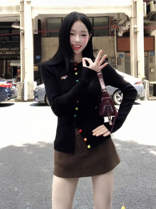黑色彩虹纽扣针织开衫女韩系氛围感早秋穿搭上衣修身显瘦毛衣外套|undefined