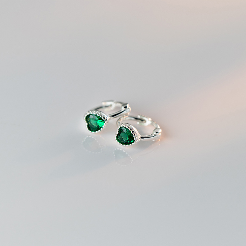 Eloch S925 corazón plateado de un solo diamante orejas coreanas pequeñas frescas y compactas joyas de orejas de diamante de color M00235