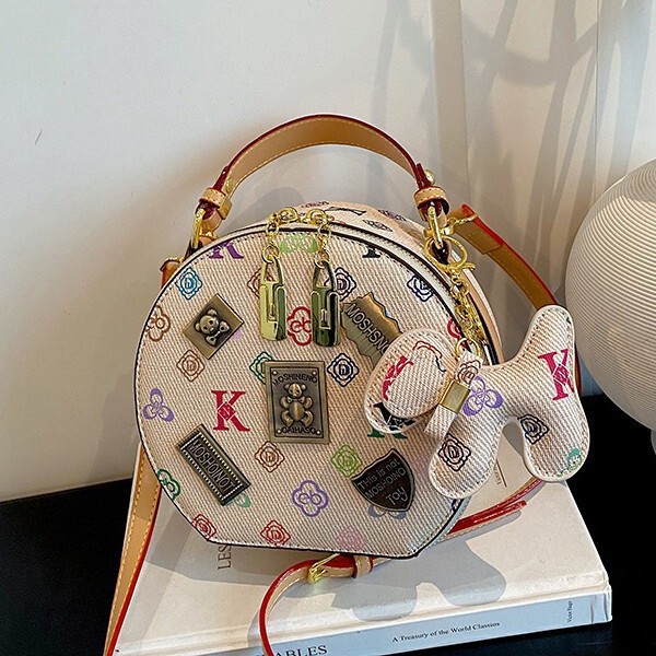 Women's handbag 2026 new trendy fashion crossbody bag autumn and winter stylish shoulder bag niche high-end small bag Women's handbag 2026 new trendy fashion crossbody bag autumn and winter stylish shoulder bag niche high-end small bag