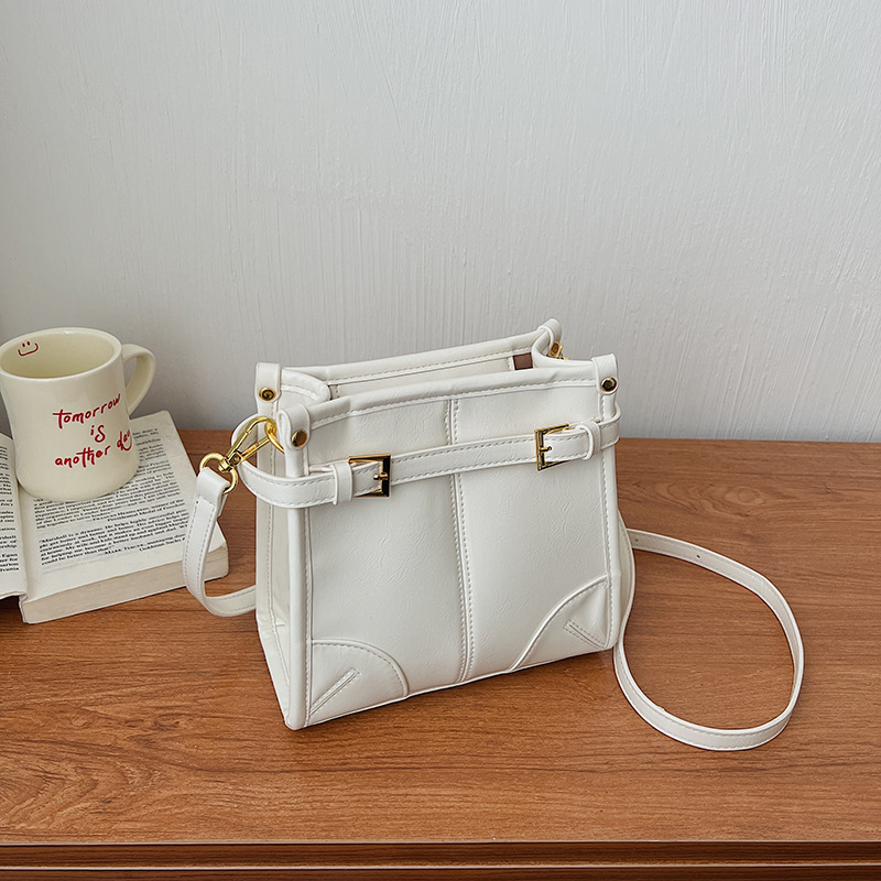 Bolsa de brazo retro ultrafuego transfronteriza coreana ligera de lujo, piel de cera de aceite, sensación cotidiana de bolso cuadrado, bolso de hombro de moda extranjera, sensación de gripe image 7