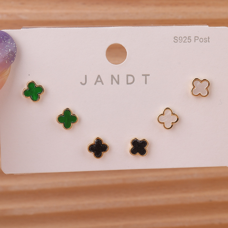 Small sophisticated earrings