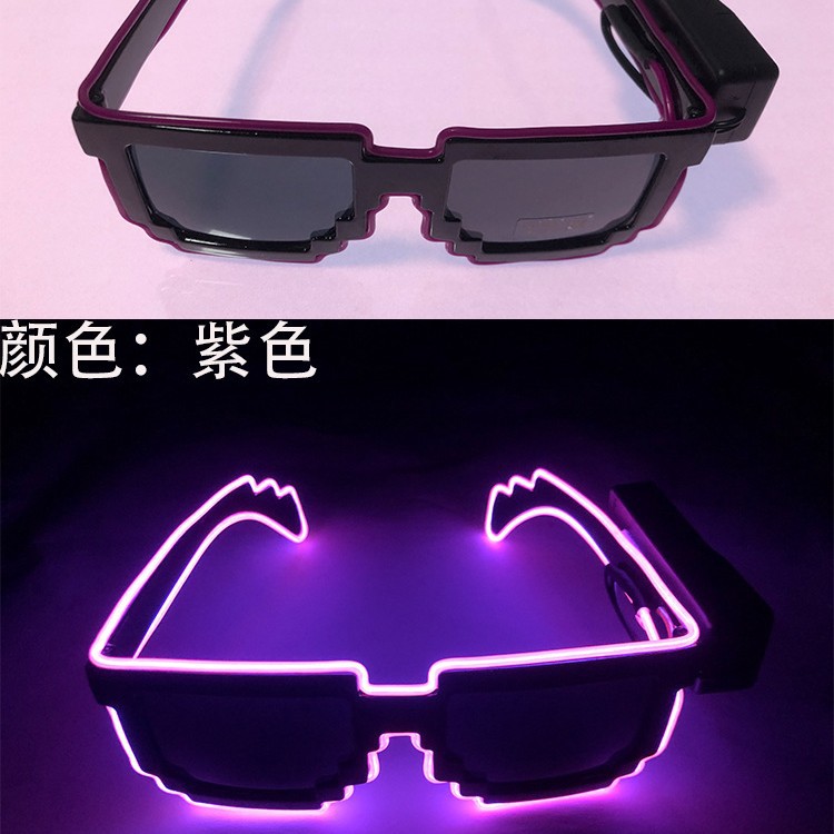 Gafas de sol con marco negro púrpura