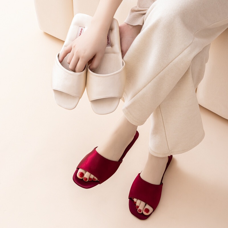 Silk Satin Spring and Summer Personalized Pattern Custom-Made Couple's Indoor Non-Slip Open-Toe Slippers for Women, Direct from the Manufacturer Silk Satin Spring and Summer Personalized Pattern Custom-Made Couple's Indoor Non-Slip Open-Toe Slippers for Women, Direct from the Manufacturer