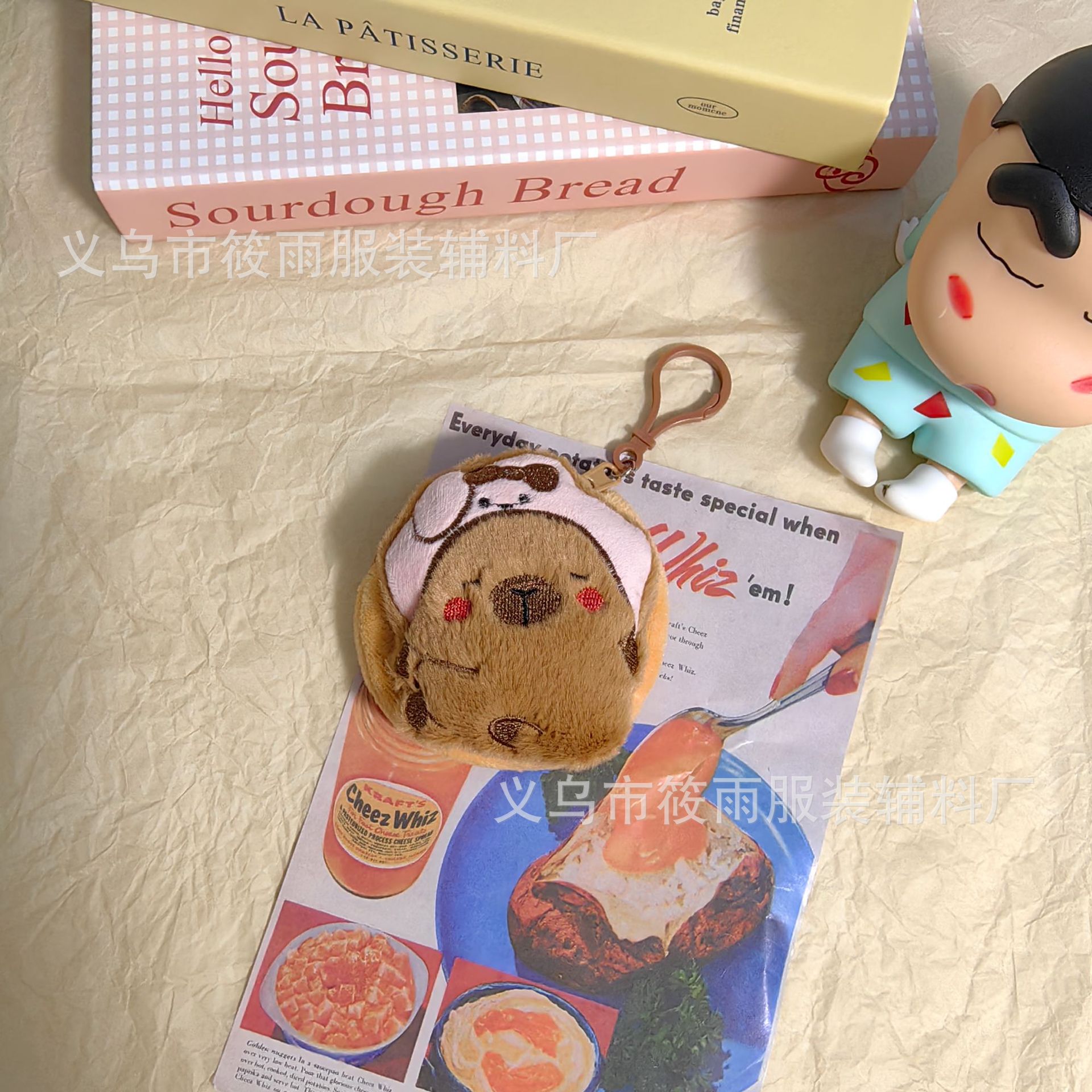 Traje de vestir Sanrio Kapibala Carpinno Monedero de felpa Accesorios Mochila escolar Llavero Colgante Auriculares Bolsa de almacenamiento