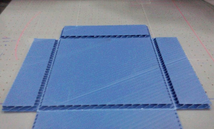 塑料周转箱中空板打 样切割机器设备