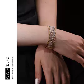 项链;耳钉;手链