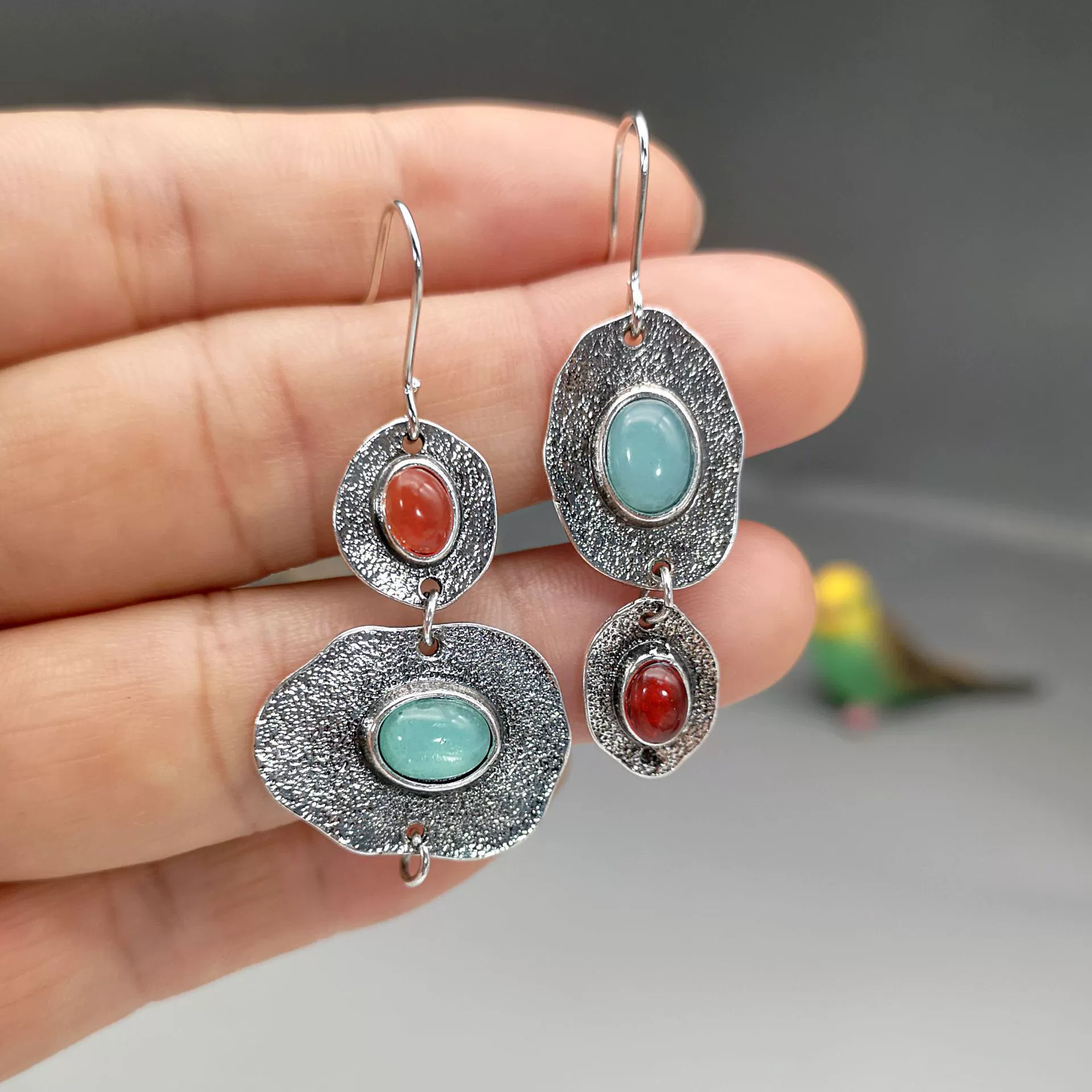荣钰 Mint coral creative asymmetrical retro earrings, boho style