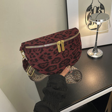 �羳�μ��Ůʿ�¿�r�аٴ�ţ�򲼴����������p��б����\���y