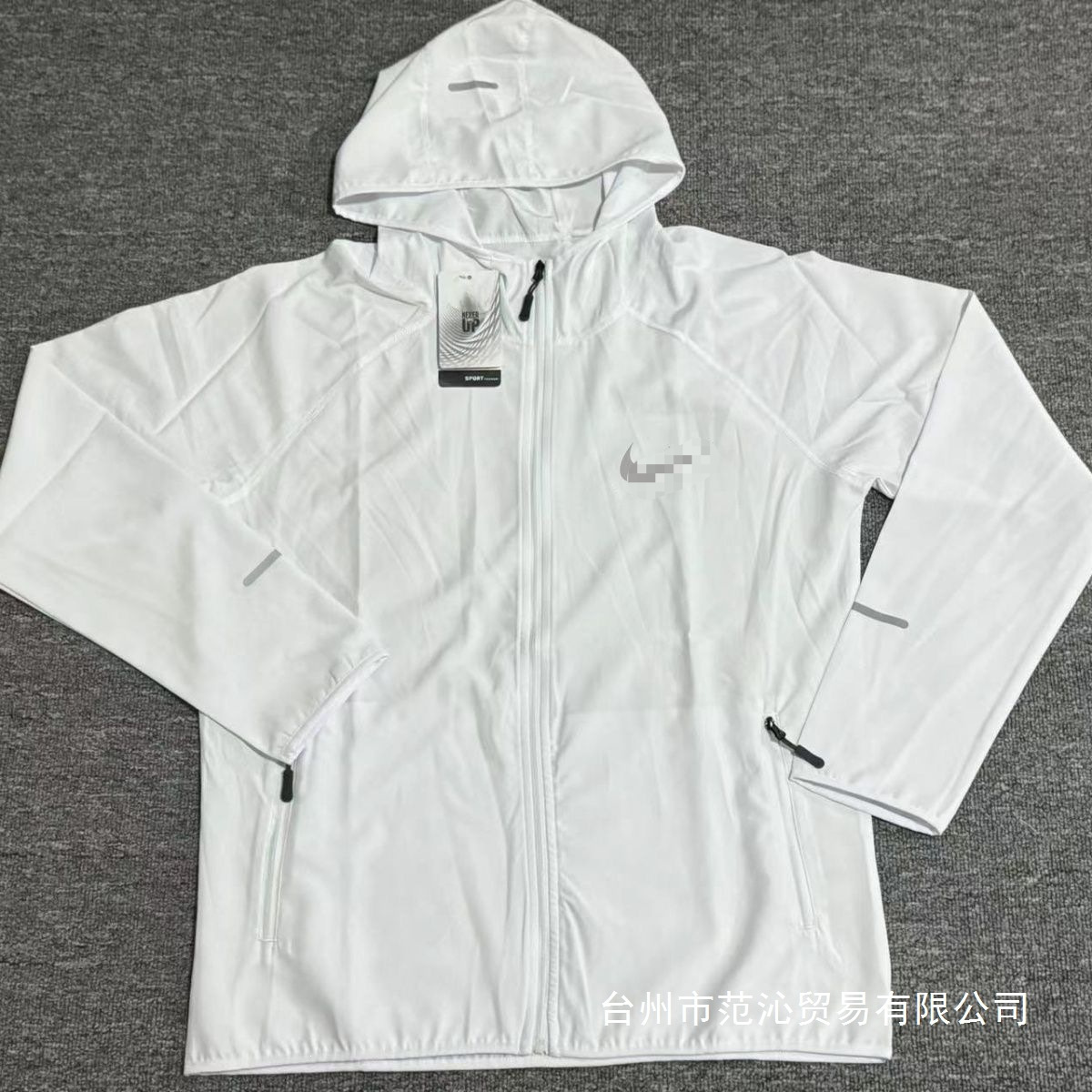 Summer lightweight sun-protective sports training running jacket for men, reflective night vision sports windbreaker wholesale