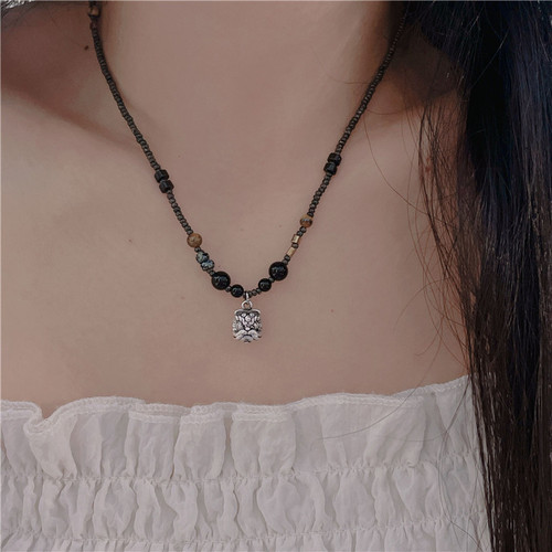 National style lion awakening pendant necklace women's niche rice bead clavicle chain new Chinese style hand-beaded agate copper neck necklace accessories