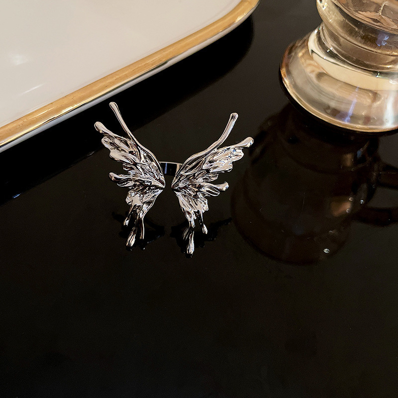 レトロな円形の緑松石の開口指輪の宮廷風の大衆の設計のファッション的な指輪の軽い贅沢な高級感の食指の指輪