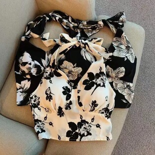 Internet Celebrity Hong Kong Style Design Sense Flower Neck New Vest Spice Girl Sweet Cool Slim V-neck Sleeveless Top Women's Fashion