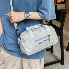 日系アウトドア軽量化ナイロン耐摩耗性小ショルダーバッグボーリングスポーツ折りたたみシングルショルダーバッグ