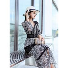 2025新款连衣裙法式气质提花料蕾丝拼接V领碎花大摆连衣裙a6068