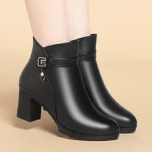 舒适中跟秋冬季新款软皮短靴女加绒女鞋粗跟妈妈鞋中年羊毛棉鞋