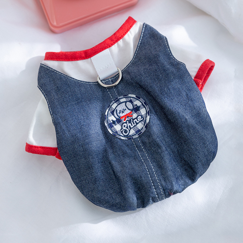 Primavera y verano perros cachorros pegatinas bordadas vaqueros falsos dos camisetas de tracción gatos de dos patas peluche ropa de perro