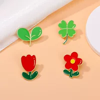Мультфильм милый клевер маленький красный цветок металлический значок Xiaoqing новый стиль дикая одежда аксессуары школьный портфель орнамент прилив