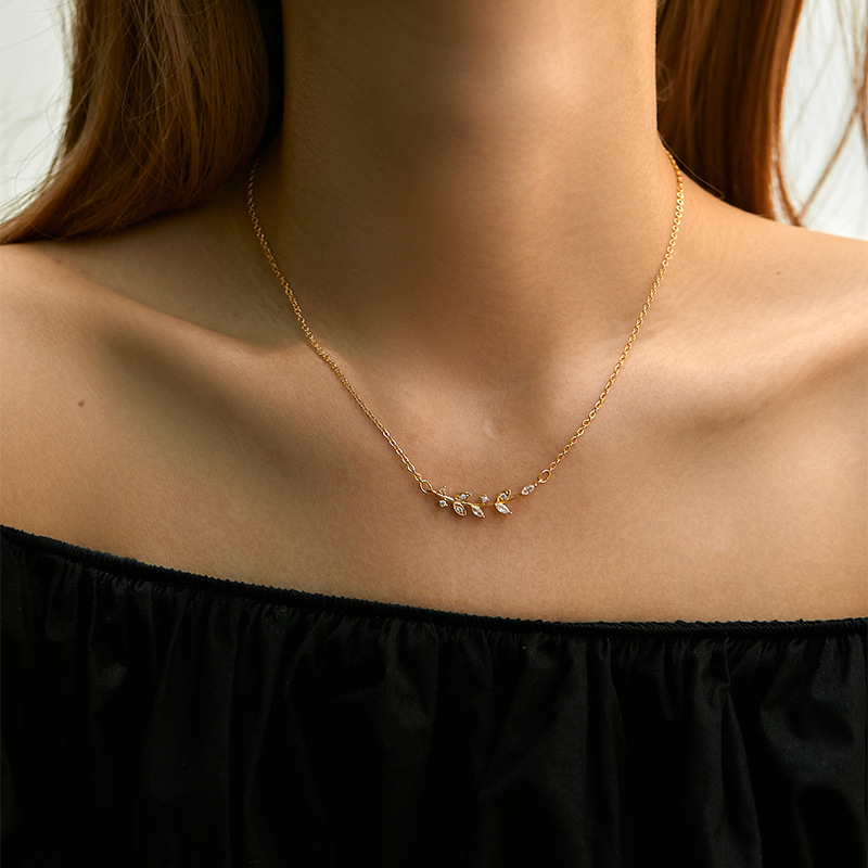 Alloy Pendant Material Casual Simple Style Leaves Crown Butterfly Rhinestones Alloy Copper Wholesale Pendant Necklace
