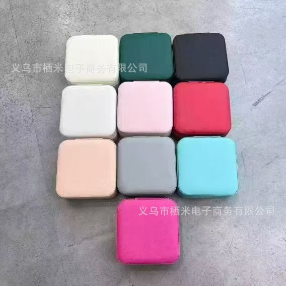 Schmuckbox Aufbewahrungsbox tragbar für Ohrstecker Ohrringe Armschmuck Halskette Ring kleine elegante Mini-Box Neumodell