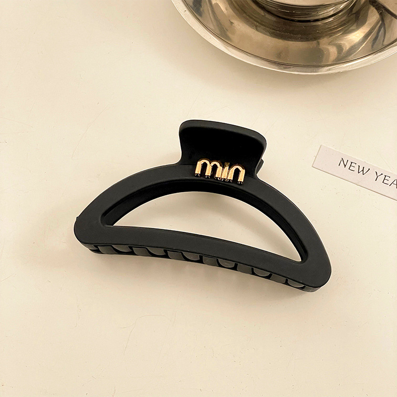 Pinza de pelo esmerilado negro horquilla femenina celebridad de Internet 2023 nueva Cabeza trasera clip de tiburón pelo Chuck clip de pelo tocado