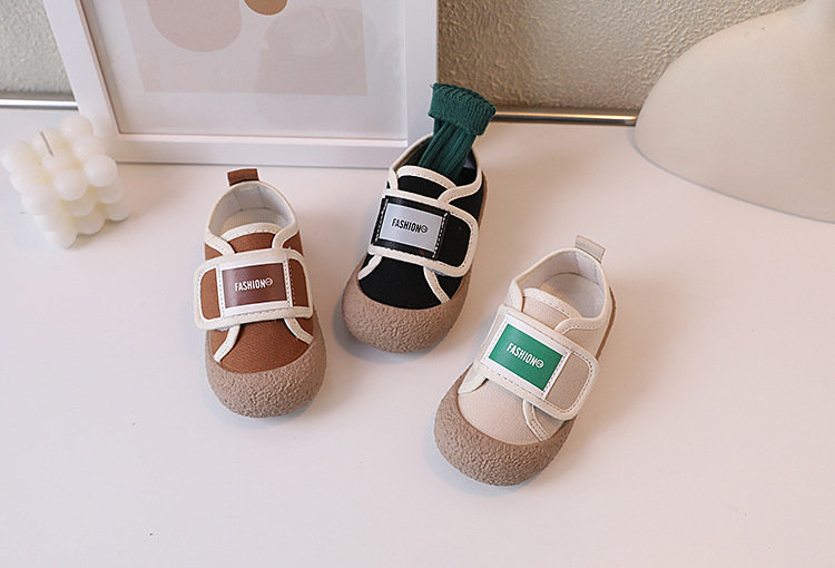 Koreansk barncanvas 2023 vår och höst nya pojkar Casual Baotou flickor mjuk sula Anti-halk babyskor_voghion.com