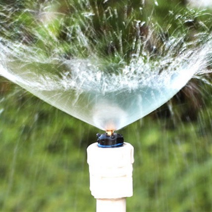 Cuerpo de clavos de cobre 4 puntos de plástico de escritorio centrífugo pulverizador 360 grados jardín césped riego techo enfriamiento pulverizador de polvo